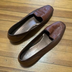 Enzo Angiolini • vintage Brown leather slim loafers / flats